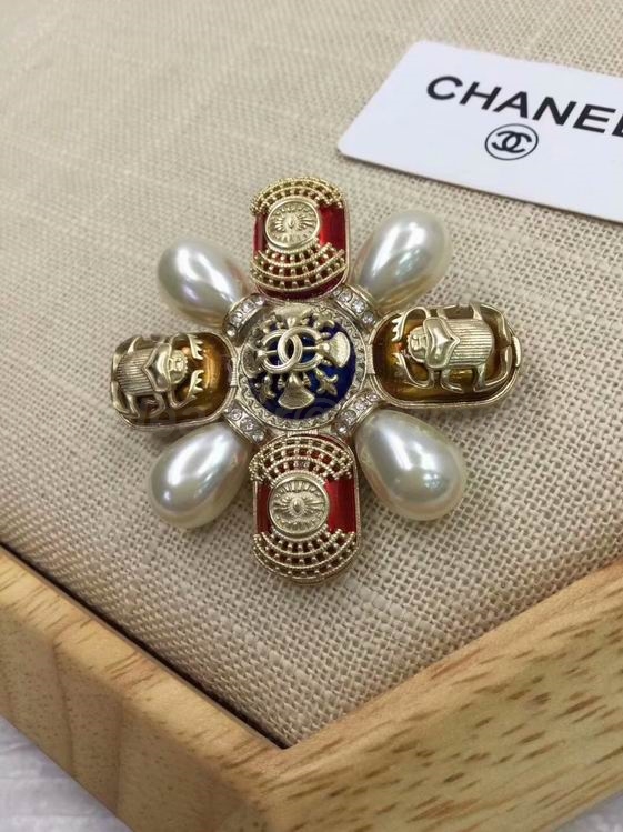 Chanel Brooch 427